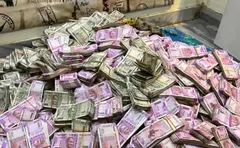 पश्चिम बंगालः अर्पिता मुखर्जी के दूसरे घर में भी मिला कुबरे का खजाना, इतना पैसा देख उड़ जाएंगे होश