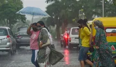 दिल्ली में हल्की बारिश के आसार, मौसम विभाग ने जारी की चेतावनी 