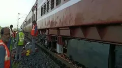 Train Accident : महाराष्ट्र के गोंदिया में एक बड़ा ट्रेन हादसा,  पैसेंजर ट्रेन और माल गाड़ी के बीच हुई टक्कर, कई घायल