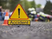 दुर्घटना में ऑटो चालक की मौत से आक्रोशित स्थानीय लोगों ने बुजुर्ग की पिटाई की