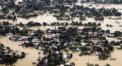 असम में गंभीर बनी हुई है बाढ़ की स्थिति, भारी बारिश से कई और इलाके जलमग्न