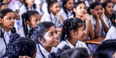 असम सरकार ने किया साफ, केवल गणित और विज्ञान की किताबों की भाषा बदल रही है, स्कूलों की नहीं 
