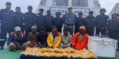आतंकवाद रोधी दस्ते ने पाकिस्तानी नौका से 40 किलो मादक पदार्थ किया जब्त 



