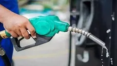 खुशखबरीः कच्चे तेल में गिरावट जारी, इस दिन सस्ता हो सकता है पेट्रोल और डीजल, जानिए आज की कीमत