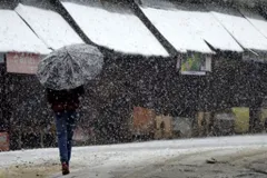 अब ठंड के लिए हो जाइए तैयार, जम्मू कश्मीर में सीजन की पहली बर्फबारी हुई