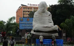 तेलंगाना के मुख्यमंत्री ने किया महात्मा गांधी की प्रतिमा का लोकार्पण, कीमत जानकर उड़ जाएंगे होश