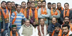 हिमाचल चुनाव से पहले कांग्रेस को बड़ा झटका, मुख्यमंत्री जयराम ठाकुर की मौजूदगी में 26 नेता भाजपा में शामिल