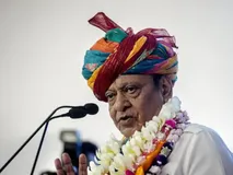 गुजरात चुनाव की वोटिंग के बीच कांग्रेस के सीनियर नेता ने पीएम मोदी को बताया मौत का सौदागर