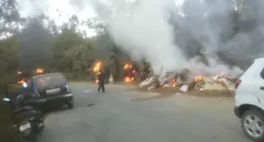 मिजोरम: सुपारी ले जा रहे छह वाहन में लगी आग, सभी जलकर खाक



