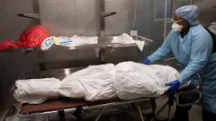 चीन में कोरोना का सबसे खौफनाक कहर, अस्‍पतालों में लाशों का अंबार, 80 करोड़ लोगों पर खतरा