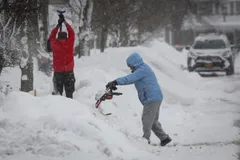 अमरीका में बर्फीले तूफान का कहर, सब कुछ जम गया, अब तक 50 लोगों की मौत