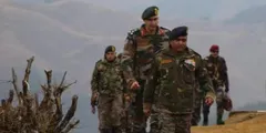 अरुणाचल प्रदेश में चीन से सटी सीमा पर तैनात जवानों से मिले सेना प्रमुख, LAC का किया दौरा 