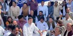 कांग्रेस नेता पवन खेड़ा को दिल्ली में फ्लाइट से उतारा गया, विरोध में नेताओं ने किया प्रदर्शन



