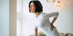 अगर आप भी हैं Lower Back Pain से परेशान, तो ये पांच आसन देंगे आराम, जानिए तरीका