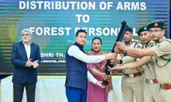 मणिपुर सरकार ने वन सुरक्षा के लिए 100 हथियार खरीदे,  वन रक्षकों को दिए 49 हथियार