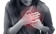 रजोनिवृत्ति और दिल के दौरे के लक्षण एक समान हो सकते हैं, इसे अनदेखा न करें महिलाएं 
