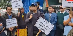 सिक्किम में सड़कों पर उतरे बाइचुंग भूटिया, हिंसा के खिलाफ किया शांति प्रदर्शन