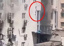 चीनी अस्पताल में आग का VIDEO, खिड़की से कूदे लोग, अब 29 की मौत, देखिए दर्दनाक नजारा