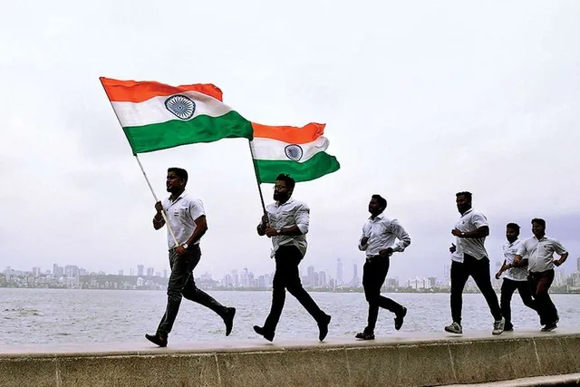 अनोखा है भारतीय झंडे का इतिहास, क्यों तिरंगे को ही बनाया राष्ट्रीय ध्वज,  जानिए हर सवाल का जवाब - Indian National Flag Triocolor history | Dailynews