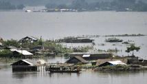 बाढ़ से बेहाल हुआ असम, अब तक 4 लाख लोग प्रभावित, 8 की मौत