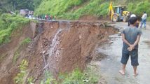 मणिपुर के नोनी जिले के तुपोल में भारी भूस्खलन, कम से कम 50 पीड़ित अभी भी लापता