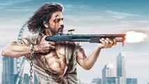 सिनेमाघरों में धूम मचा रही है शाहरुख खान की 'पठान', 300 शो बढ़ाए गए