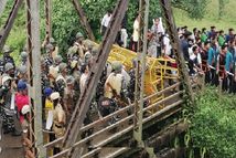 सीमा सड़क संगठन ने तेंगापानी पुल को अभी तक नहीं किया बहाल 