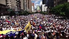 वेनेजुएला में राष्ट्रपति के खिलाफ हजारों लोग सड़कों पर उतरे, हुई भयानक झड़प