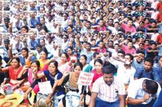 असम :  मनरेगा कर्मचारीयों का धरना, स्थायी करने की मांग 
