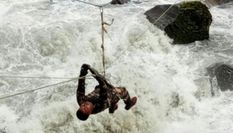अरुणाचलः बाढ़ में फंसे बच्चे की सेना ने बचाई जान