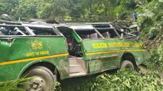 सिक्किम: ओवरटेक करने में पहाड़ से नीचे गिरी बस, 4 की मौत, 40 जख्मी