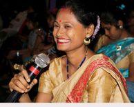 असम में महिला टीचर पर छात्रों ने किया हमला, हेडमास्टर बना रहा तमाशबीन