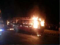 असम: बस में लगी आग, चालक और खलासी झुलसे