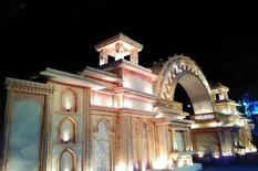 यहां बना है दुनिया का सबसे महंगा दुर्गा पूजा पंडाल बाहुबली के महल की तरह बनाया गया है