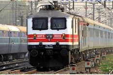 भारतीय रेलवे फ्री में भी देती है रेलवे टिकट, जानें क्या है नियम, कैसे उठा सकते हैं इसका फायदा