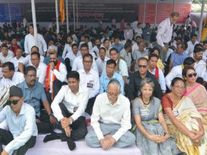 असम में नागरिकता विधेयक के खिलाफ भूख हड़ताल, शामिल हुए हजारों लोग
