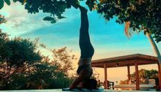 सोनाक्षी ने Yoga करते हुए दिखाया कुछ ऐसा जलवा, तस्वीरें हुई Viral 