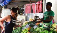 बाजार में सब्जियां खरीदते दिखी इलियाना, Photos हुई Viral