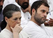 दिल्ली चुनाव में मिली हार के बाद कांग्रेस को लगे एक साथ दो बड़े झटके, जानिए कैसे