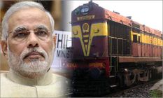 चुनाव से पहले मोदी सरकार का एक मास्टरस्ट्रोक, अब मुफ्त में करें भारतीय रेल में सफर