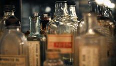 अवैध शराब के अड्डों के खिलाफ प्रसासन का अभियान , 7000 लीटर शराब नष्ट 

