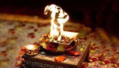 हवन के बिना अधूरी है मां दुर्गा की पूजा, इस महामंत्र के जाप से मनोकामनाएं होंगी पूर्ण 