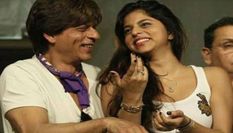 Internet पर जबरदस्त वायरल हो रही है SRK की बेटी सुहाना की बाथरूम सेल्फी, जानिए क्यों