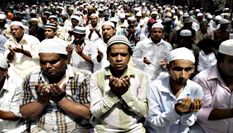 जुमे की नमाज पर मुस्लमानों ने बहाय खून