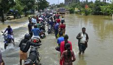 इस राज्य में लाखों लोग आए बाढ़ की चपेट में, तत्काल करना पड़ा सीएम को दौरा