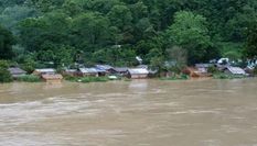 यहां पर पहाड़ी इलाके भी आए बाढ़ की चपेट में, 1.14 लाख लोग बुरी तरह फंसे