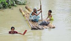 थम नहीं रहा बाढ़ का कहर, मृतकों की संख्या हुई 64, 38.37 लाख लोगों पर संकट