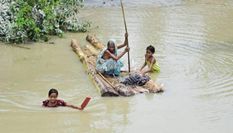 बाढ़ का कहर जारी, मरने वालों की संख्या हुई 90, कई जिलों में घटा पानी का स्तर