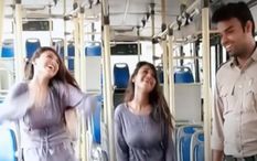 बस के अंदर लड़की ने किया जबरदस्त डांस, कर्मचारी पर गिरी गाज, वीडियो वायरल