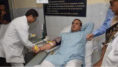 मोदी के जन्म दिवस के उपलक्ष में भाजपा के इस कद्दावर नेता ने किया रक्तदान, पढ़िए पूरी खबर 